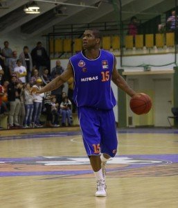 Michael Cuffee im Spiel gegen die Artland Dragons - Foto: Mitteldeutscher Basketball Club