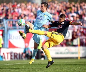 Kevin Conrad (Chemnitz) und Daniel Frahn (RB Leipzig) - Foto: GEPA pictures/ Kerstin Kummer