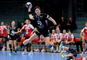 Nationalspielerin Anne Müller ist durch die Verletzung von Luisa Schulze einzige Kreisspielerin - Foto: Sebastian Brauner