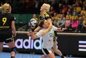Champions League Härte in Sävehof gegen HCL-Kapitän Karolina Kudlacz - Foto: Sebastian Brauner