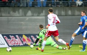 Erik Domaschke (RB Leipzig) und Johan Plat (Rostock) - Foto: GEPA pictures/ Roger Petzsche