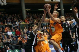 Ex-Wolf Steve Wachalski kehrt am Samstag mit den Telekom Baskets Bonn in den Wolfsbau zurück - Foto: Mitteldeutscher BC