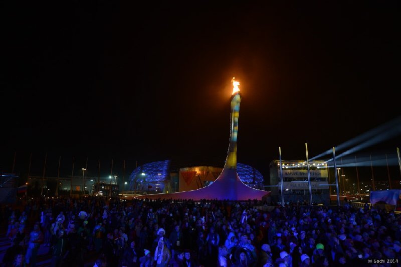 Sochi 2014 Olympic Winter Games - "Medaillenplatz" für die Siegerehrungen im Schatten des Olympischen Feuers -  Foto: Sochi 2014 Olympic Winter Games