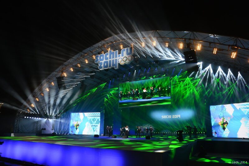 Sochi 2014 Olympic Winter Games - "Medaillenplatz" für die Siegerehrungen im Schatten des Olympischen Feuers - Foto: Sochi 2014 Olympic Winter Games