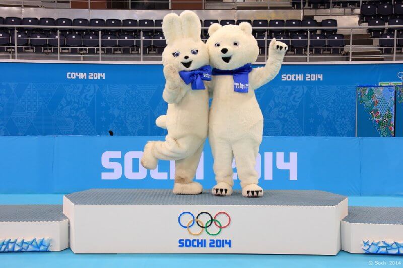 Sotchi 2014: Maskottchen spielen Eisstockschießen - Foto: Sochi 2014 Olympic Winter Games