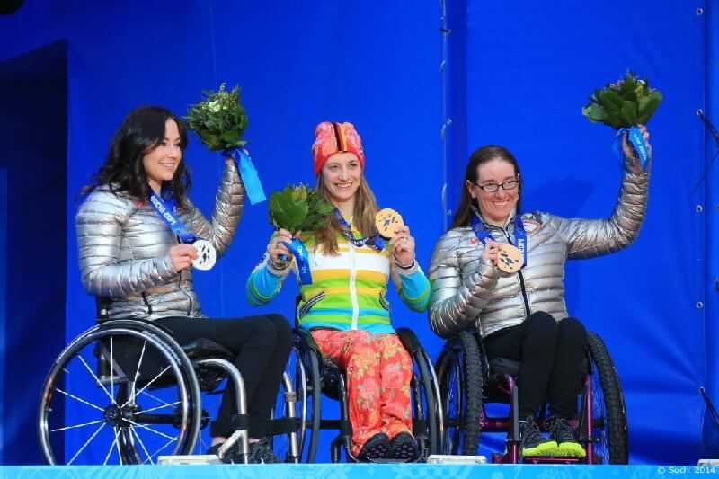 Sotchi 2014 Paralympics: Siegerehrung Abfahrt mit Alana NICHOLS (USA), Anna SCHAFFELHUBER (GER), Laurie STEPHENS (USA) - Foto: Sochi 2014 Paralympic Winter Games
