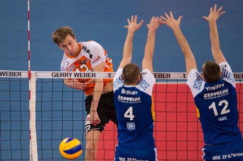 DVV-Pokal Finale, BR Volleys vs. VfB Friedrichshafen - Zwei Sätze lang war Paul Carroll (BR Volleys) im Angriff dominierend - Foto: Conny Kurth / www.kurth-media.de