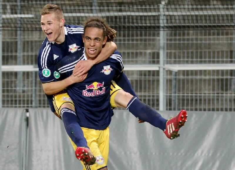 VfB Stuttgart II vs. RB Leipzig - Yussuf Poulsen und Joshua Kimmich (RB Leipzig) - Foto: GEPA pictures/ Roger Petzsche