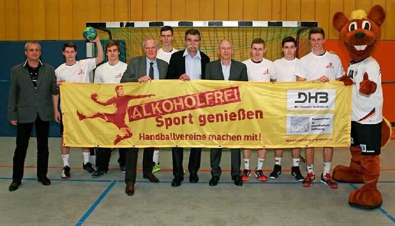 DHB: Motiv mit Spielern - Foto: BZgA