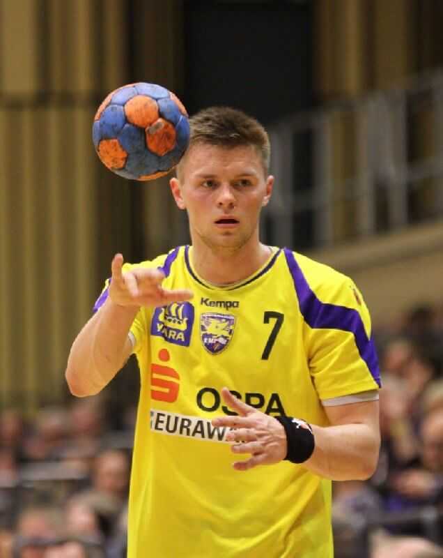 HC Empor Rostock: Nemanja Mladenovic musste nach der dritten Zeitstrafe mit rot vom Feld - Foto: HC Empor Rostock