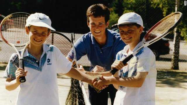 CNN: Judy Murray – Mutter von Andy Murray – im Interview (v.l. Jamie, Judy, Andy) - Foto: CNN International