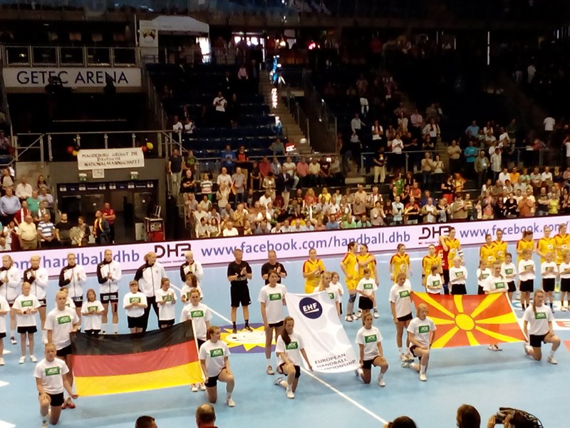 Standing ovations für DHB-Handballfrauen nach überzeugendem 31:16-Sieg gegen Mazedonien im Magdeburger „Handball-Tempel” - Foto: SPORT4Final
