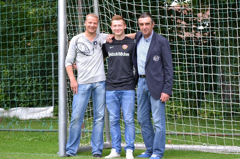 Dynamo Dresden bindet Torwarttalent Markus Schubert langfristig - Jan Seifert, Markus Schubert, Ralf Minge (v.l.) - Foto: Dynamo Dresden