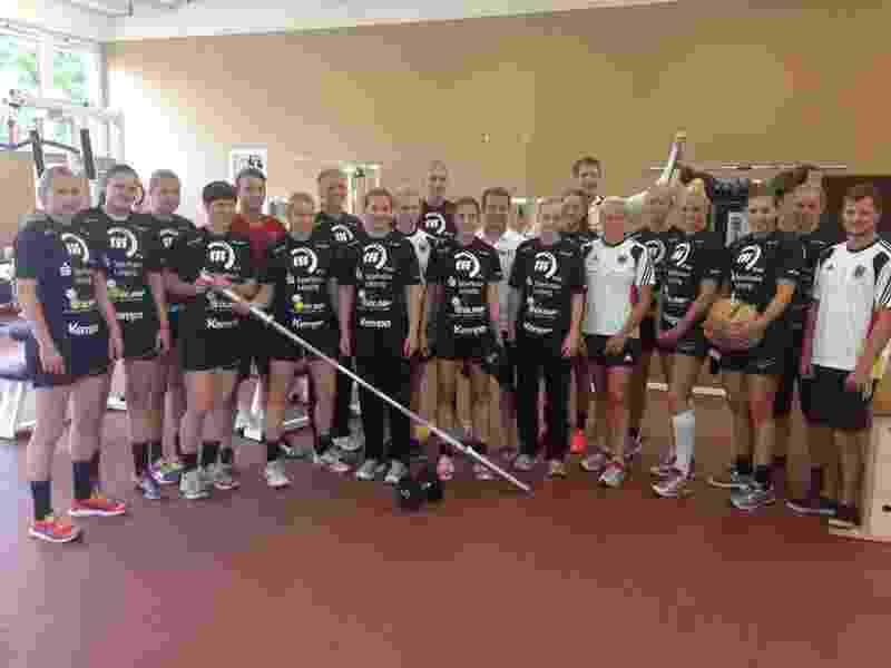 HC Leipzig beendet Trainingslager in Kienbaum - Daumendrücken für Leipziger Kanuten - Die Leipziger Handballerinnen und die Leipziger Kanuten, die sich auf die Weltmeisterschaft in Moskau vorbereiten -  Foto: Sebastian Brauner, Sportsnine