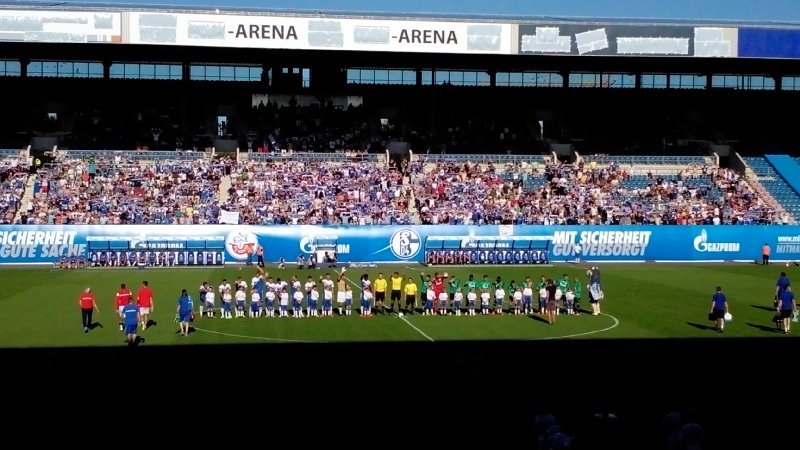 Fußball-Einsichten: Hansa Rostock chancenlos gegen Schalke 04 – Fanprojekt „Mit Sicherheit eine gute Sache!“ - Foto: SPORT4Final