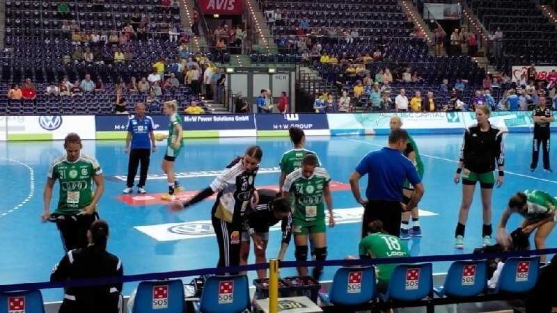 Susann Müller im SPORT4Final-Interview: „Der HC Leipzig hat sich gut verkauft.“ - Susann Müller (4. v. l.) - Foto: SPORT4Final