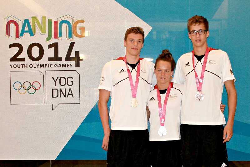 Olympische Jugendspiele Nanjing 2014: Medaillen für Schwimmer und Judoka Jennifer Schwille - Medaillen für die Schwimmer in Nanjing: Max Pilger, Julia Willers und Damian Wierling (v.l.) - Foto: DOSB