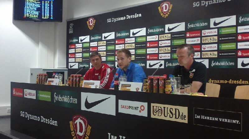 Hexenkessel im Topspiel: Dynamo Dresden bezwingt verdient Chemnitzer FC nach Torhüter-Fehler und ist Liga-Spitzenreiter - Foto: SPORT4Final