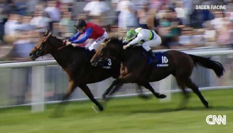CNN „Winning Post“: Großer Preis von Baden - „Sea The Moon“ und sein Konkurrent „Iwanhoe“ - Foto: CNN International "Winning Post"