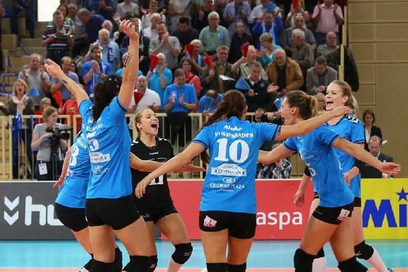 Volleyball: VC Wiesbaden besiegt deutlich Rote Raben Vilsbiburg - Foto: Detlef Gottwald