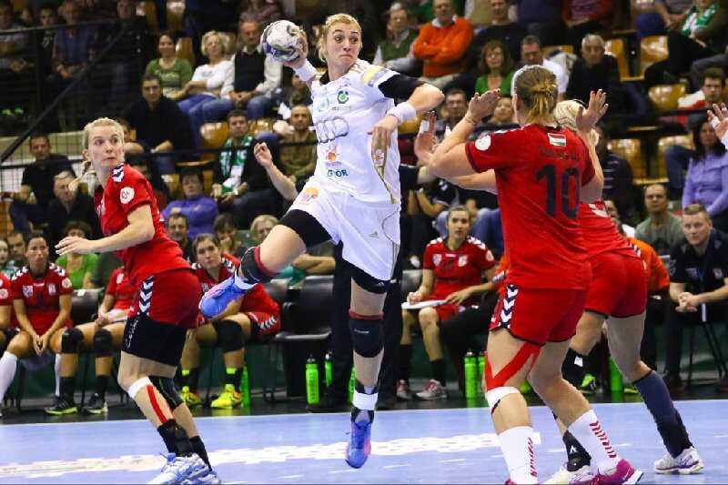 Győri Audi ETO KC vs. Dunaújváros Kohász KA 27:19 am 12.11.2014 - Anna Sen - Foto: Anikó Kovács und Tamás Csonka (Győri Audi ETO KC)