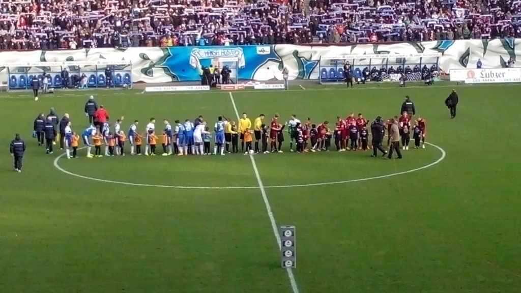 Ralf Minge (Dynamo Dresden): „Davon distanzieren wir uns.“ - FC Hansa Rostock vs. Dynamo Dresden 1:3 am 29.11.2014 - Foto: SPORT4Final