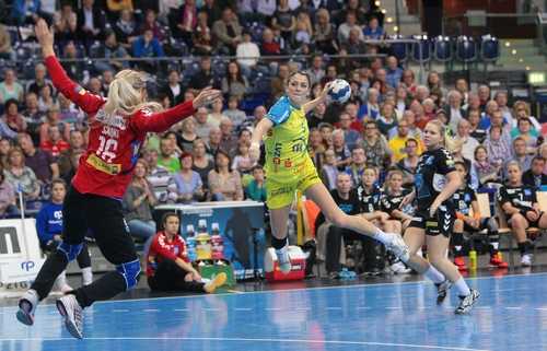HC Leipzig: Alexandra Mazzucco bleibt bis 2017 - HC Leipzig vs.  Hypo Niederösterreich am 31.10.2014 in Leipzig - Alexandra Mazzucco (5) - Foto: Sebastian Brauner