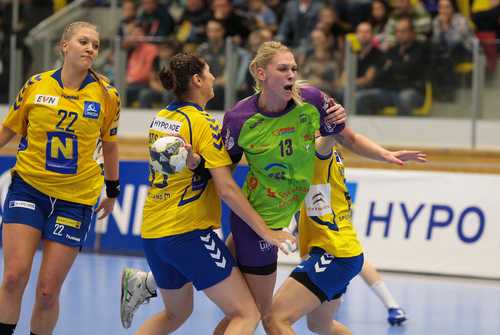 Handball Champions League, Hypo Niederösterreich vs. HC Leipzig am 09.11.2014 in Wien - Luisa Schulze (13) - Foto: Sebastian Brauner