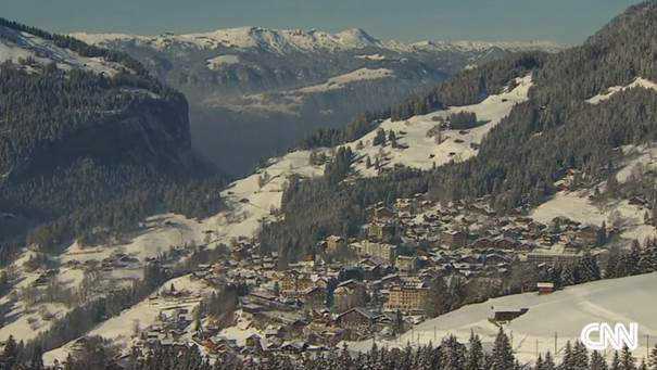 CNN „Alpine Edge“: Christina MacFarlane aus Davos, Wengen und Kitzbühel - Foto: CNN International "Alpine Edge"
