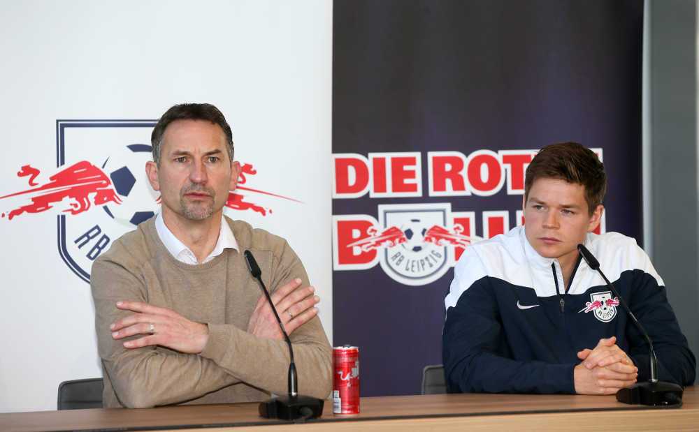 RasenBallsport Leipzig - Achim Beierlorzer und Dominik Kaiser (RB Leipzig) - Foto: GEPA pictures/Roger Petzsche
