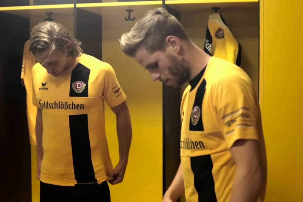 Dynamo Dresden gegen Bayern München im Sondertrikot - Kapitän Michael Hefele und Justin Eilers (v.l.) - Foto: Dynamo Dresden