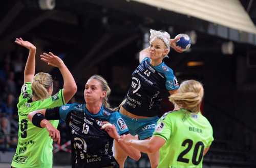 Shenia Minevskaja beim Torwurf - Handball Frauen: Thüringer HC und HC Leipzig an der Spitze - Foto: Sebastian Brauner (HCL)