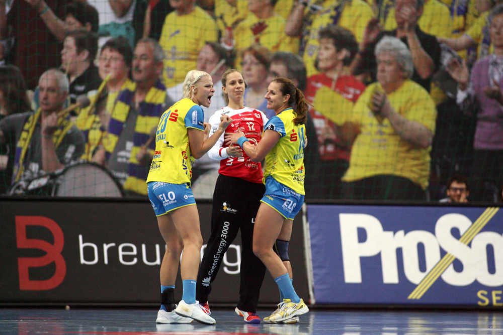 HC Leipzig: Shenia Minevskaja, Katja Kramarczyk, Karolina Kudlacz-Gloc - Foto: Sebastian Brauner