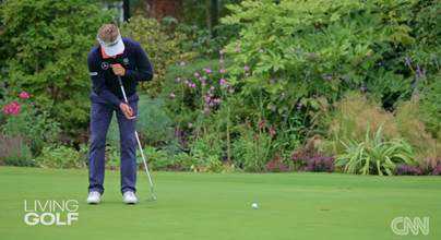 Bernhard Langer beim Putten mit Anchoring-Technik - Foto: CNN International „Living Golf“