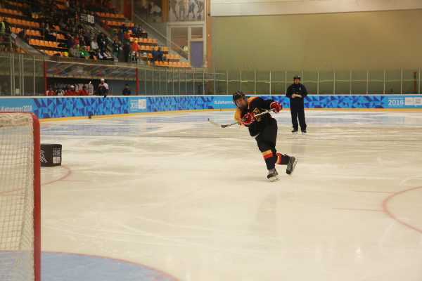 Erik Betzold während des Finals der Eishockey Skill Challenge - Foto: DOSB