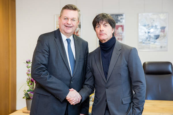 DFB-Präsident Reinhard Grindel und Joachim Löw - Foto: gettyimages / DFB