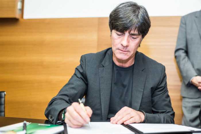 Joachim Löw bleibt dem DFB treu - Vertragsverlängerung bis 2018 – Foto aus März 2015 - Foto: Getty Images
