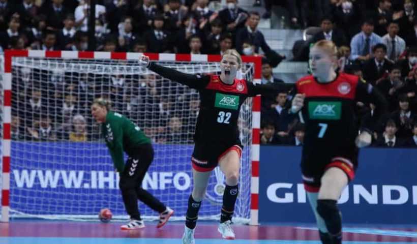 Handball WM 2019 - Deutschland vs. Serbien - Shenia Minevskaja und Meike Schmelzer - Copyright: IHF