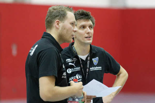 Handball 2. Bundesliga HC Leipzig - Cheftrainer Fabian Kunze und Jacob Dietrich (v. l.) - Foto: HC Leipzig