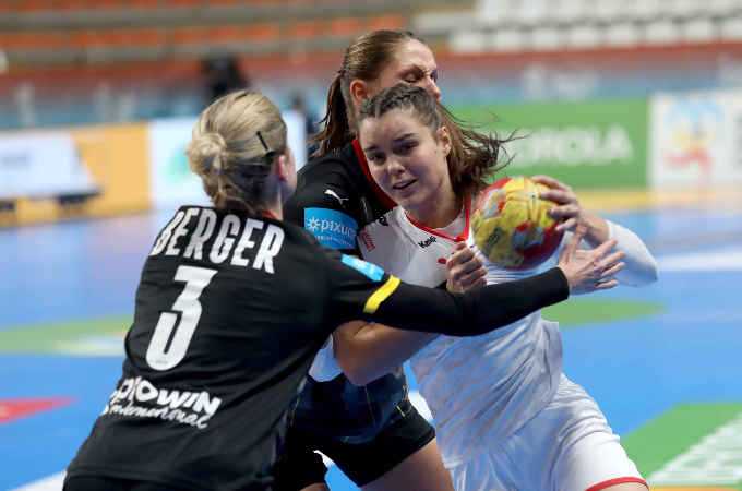Handball WM 2021 - Deutschland vs. Tschechien - Amelie Berger - Copyright: Königlicher Spanischer Handballverband / RFEBM - J. Navarro