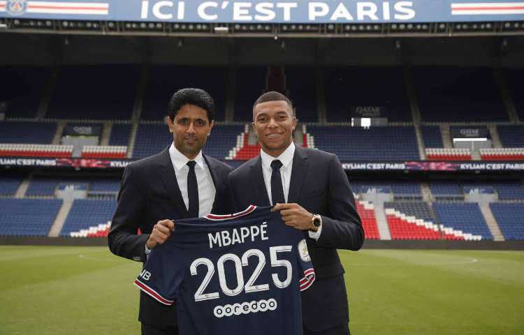 Paris Saint Germain Fußball - Nasser Al Khelaifi und Kylian Mbappe - Copyright: PSG TV