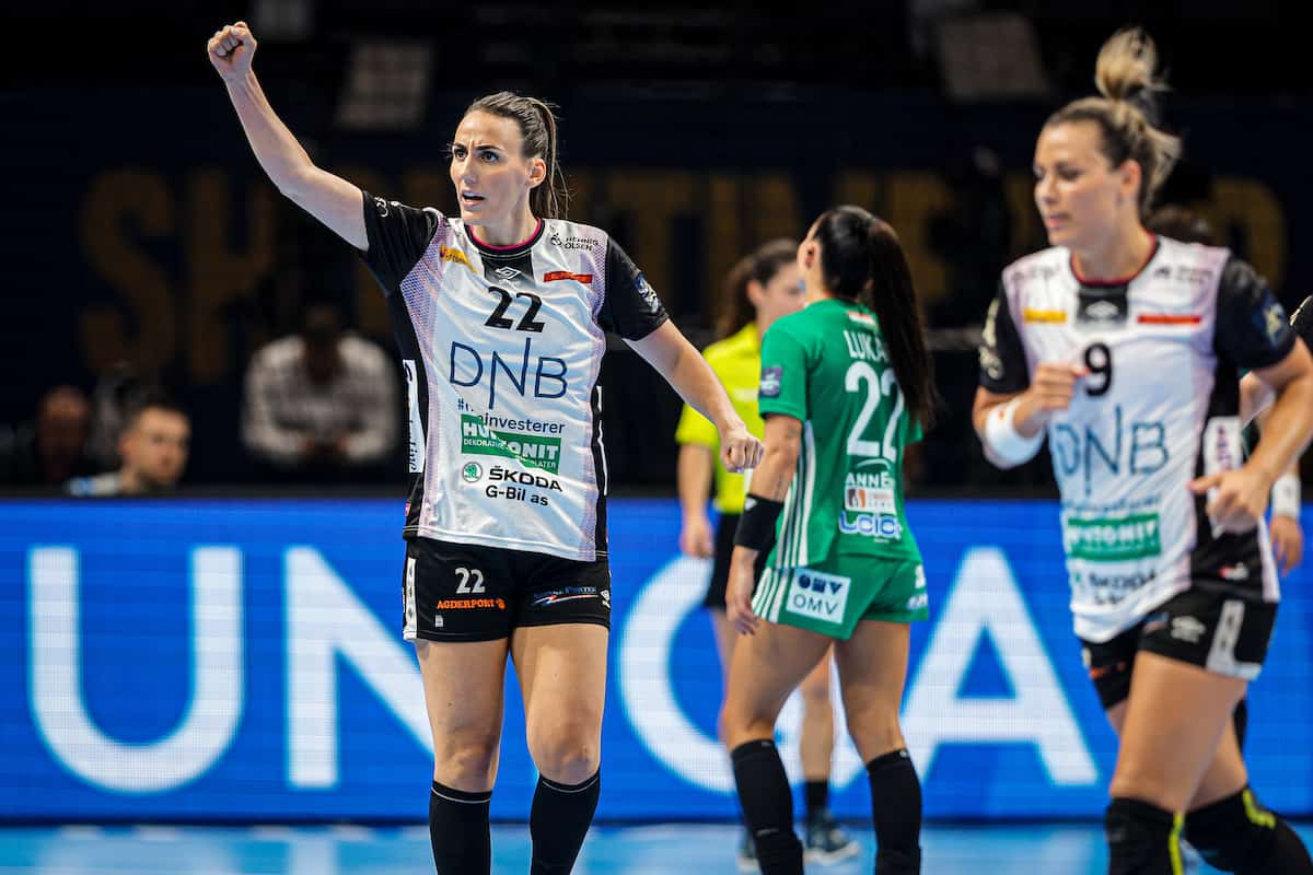 Handball EHF Final4 2022 - Vipers Kristiansand - Marta Tomac (22) und Nora Mörk (9) - Copyright: EHF / Kolektiff