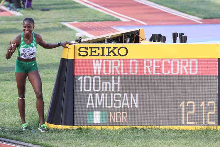 Tobi Amusan vom Team Nigeria posiert mit ihrem Weltrekord im Halbfinale der Frauen über 100 m Hürden am zehnten Tag der Leichtathletik-Weltmeisterschaften Oregon22 im Hayward Field am 24. Juli 2022 in Eugene, Oregon. Copyright: Getty Images for World Athletics