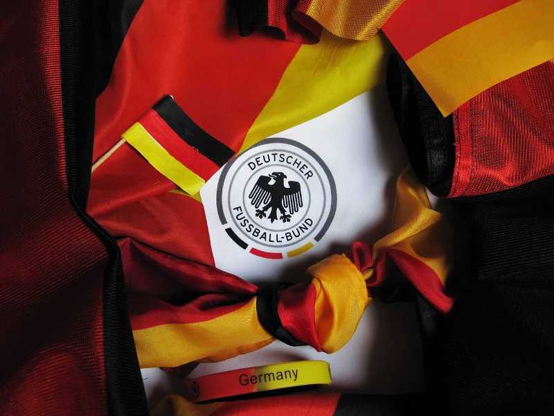 Fußball DFB Krise: Eine „Rudi-Schwalbe“ macht noch keinen EURO-Sommer - Deutschland - DFB Elf - Copyright: https://pixabay.com/de/photos/fu%c3%9fball-europameisterschaft-1420475/ - Lizenz: Pixabay Licence. Bild von ASSY auf Pixabay.