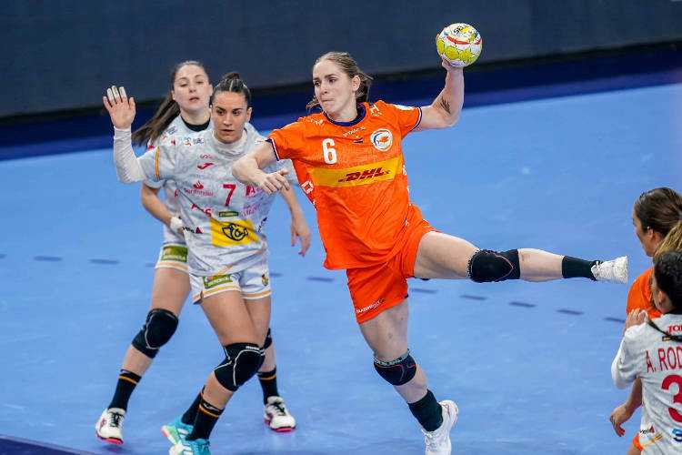 Handball EM 2022 Frauen EHF EURO - Laura van der Heijden - Niederlande vs. Spanien - Copyright: Henk Seppen / NHV