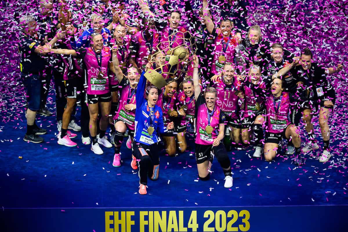 Handball EHF Final4 Budapest 2023 - Vipers Kristiansand Sieger Trophäe - Copyright: EHF / kolektiff.