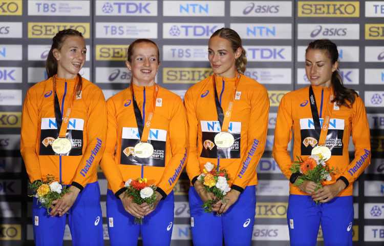 Leichtathletik WM 2023 Budapest Niederlande 4 x 400 Meter Staffel Siegerehrung - Copyright: Getty Images for World Athletics